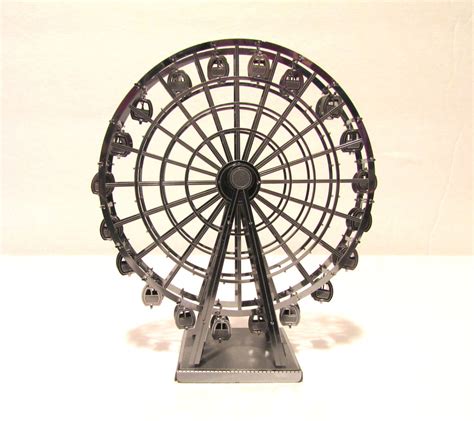 Metal ferriswheel model picture - Free stock photos, images & illustrations