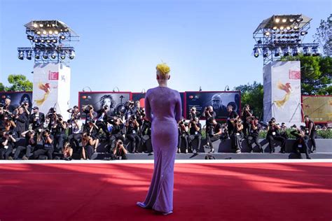 Pen Lope Cruz Y Tilda Swinton Dos Estilos En La Alfombra Roja De Venecia