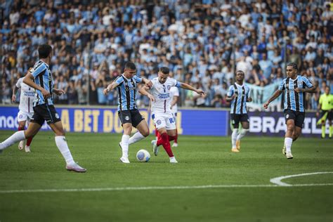 Bahia supera Grêmio alternativo na abertura da rodada Placar