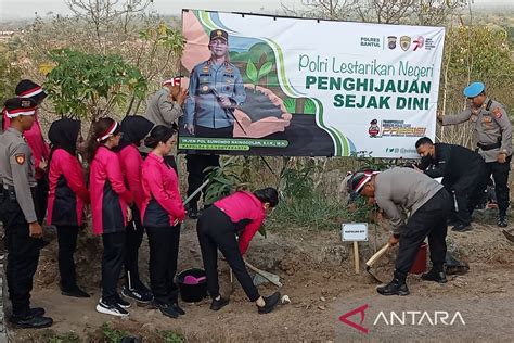 Polda DIY Tanam Ribuan Bibit Pohon Keras Di Bukit Watu Gagak Bantul