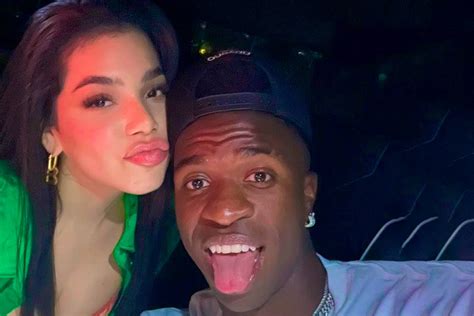 Vinicius Y La Mexicana Kenia Os Romance En Puerta Video Juntos Y De