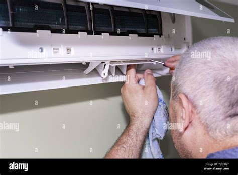 Man Cleans The Air Conditioning Stock Photo Alamy