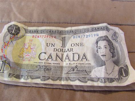 Canadian 1 dollar bill (1973) - Schmalz Auctions