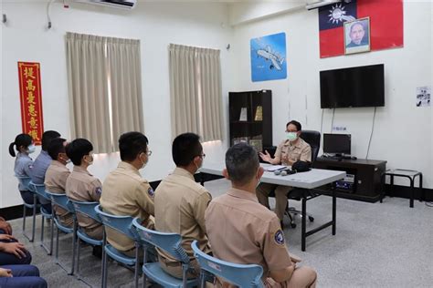 艦指部秋節慰訪 勉官兵戰訓辛勞 軍聞 艦指部秋節慰訪 勉官兵戰訓辛勞 青年日報