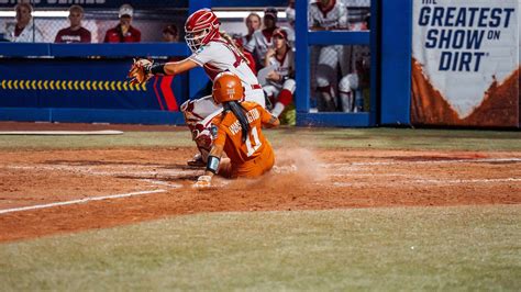 No 1 1 Softballs Late Game Rally Falls Short As Sooners Take Series