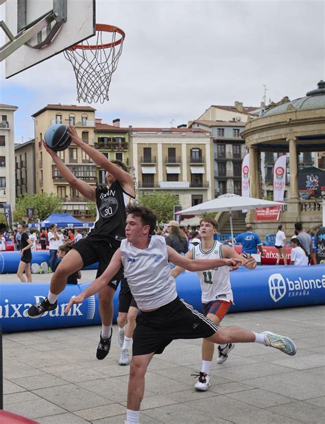 Fotos Baloncesto X Caixabank Streetball En La Plaza Del Castillo