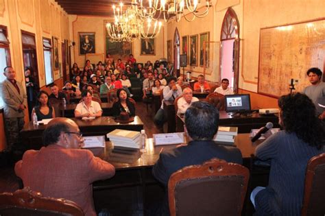 Imparten Conferencia Sobre Salida De Las Familias En El Cabildo