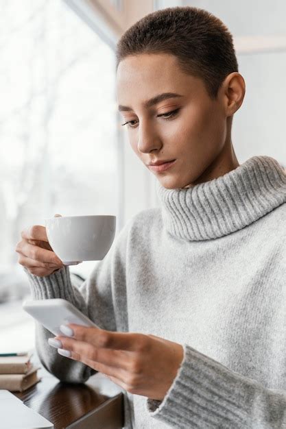 Free Photo Medium Shot Woman Holding Cup