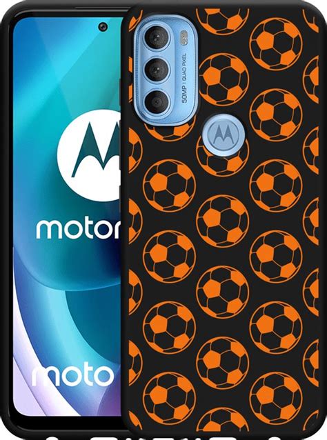 Motorola Moto G71 Hoesje Zwart Orange Soccer Balls Designed By Cazy Bol