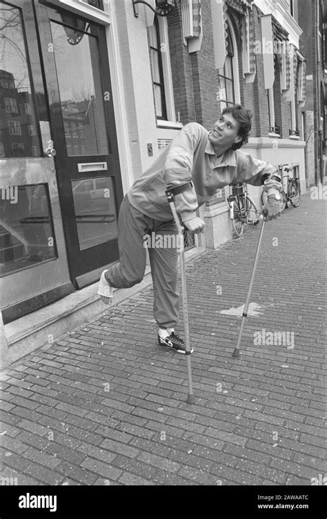 Marco van Basten leaves hospital on crutches Date: November 26, 1987 ...