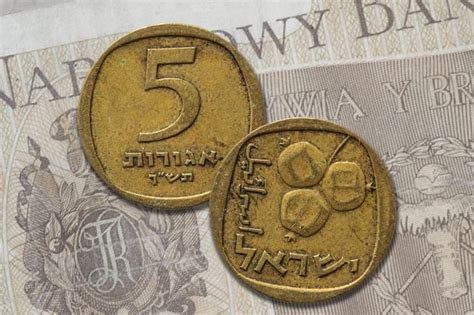 El anverso y el reverso de la moneda de shekel israelí en el billete