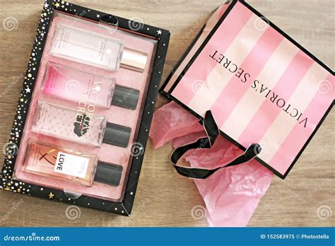 Victoria`s Secret Perfum Bottles and Shopping Bag Editorial Image ...