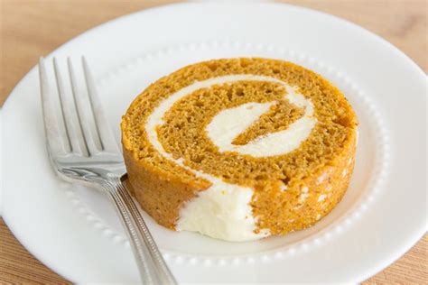 Pumpkin Roll How To Make A Pumpkin Roll Cake Fifteen Spatulas