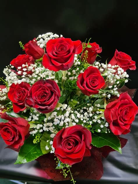 12 Luxury Red Roses With Gypsophila Buy Online Or Call 01903 242510