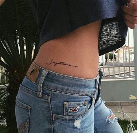 Pin De Alessandras13 En Tema Tatuajes Femeninos Palabras Tatuajes Tatuajes Cadera Mujer