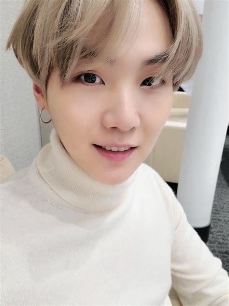 Bts Community Posts 🤍 ️ To Suga ️🤍 ユンギ、今日も愛してるよ♥⁷ どうかいつも健康で幸せでいてね🫶🏻