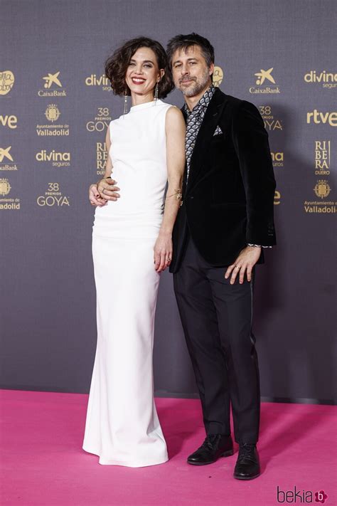 Hugo Silva Y Marta Guerras En La Alfombra Roja De Los Premios Goya