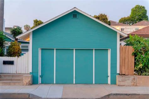 Bifold Garage Doors (Types & Materials)