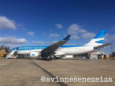 AVIONES en EZEIZA Presentando al LV GKO la última adquisición de