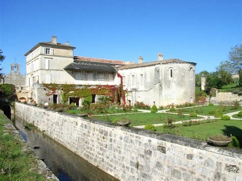 Abbaye De Fontdouce Camping Du Lac De Saujon