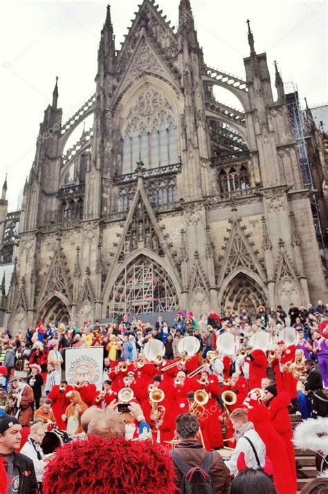 Cologne Carnival parade – Stock Editorial Photo © ilolab #42019061