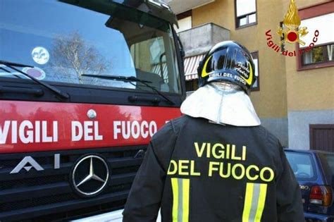 Incendio In Casa A Frattaminore Morta Una Donna Di 60 Anni L Ipotesi