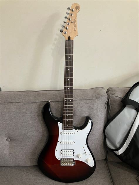 Yamaha Electric Guitar with amp, Hobbies & Toys, Music & Media, Musical ...