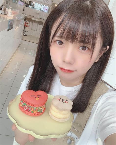 日南遥さんのインスタグラム写真 日南遥instagram「🍬﻿ ﻿ ﻿ この前 美容院でセミロングにしてもらった帰りに、偶然トゥン