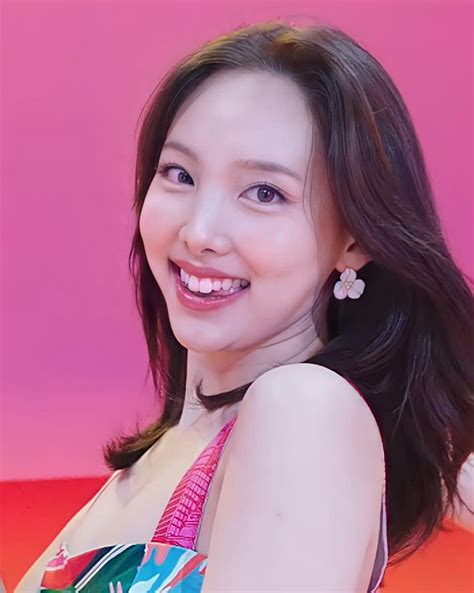 Nayeon Alcohol Free Studio Choom Oval Face Shapes Oval Faces