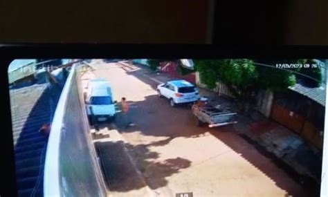 Vídeo funcionário é torturado e estuprado por patrão após furtar serra