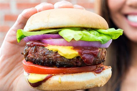 The Verdict Is In On Beyond Burger The Meatless Burger That Bleeds