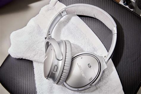 What Are the Best Wireless Over-Ear Headphones | Robots.net