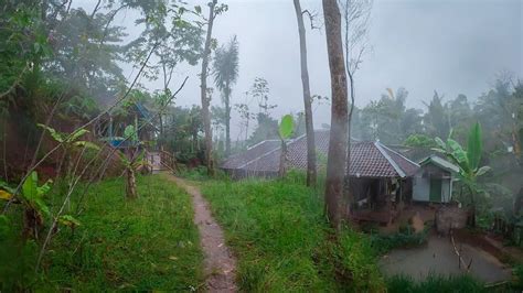 Walau Terpencil Tapi Bikin Betah Hujan Deras Mengguyur Kampung Di