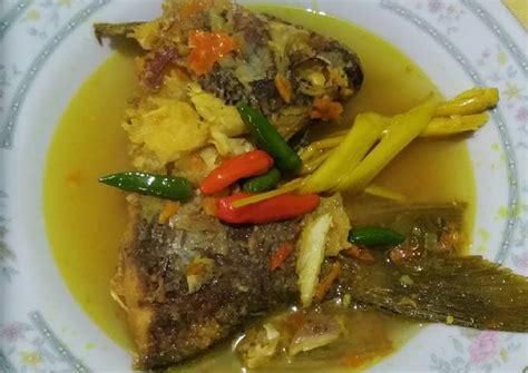 Resep Ikan Mas Bumbu Kuning Emak Roisyah Oleh Eno Rian Arifin Cookpad