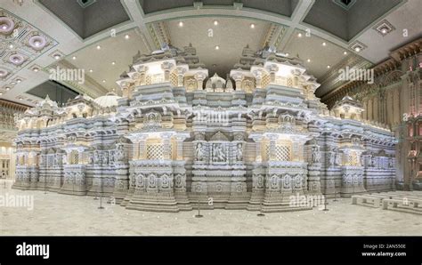 Baps shri swaminarayan mandir at night hi-res stock photography and ...