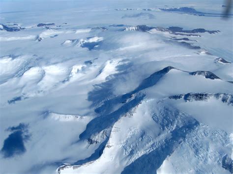 Antarctic Photo Library - Photo Details - ANTARCTICMOUNTAINS3.JPG