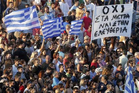 Grecia Scontri Tra Polizia E Manifestanti In Piazza Syntagma La