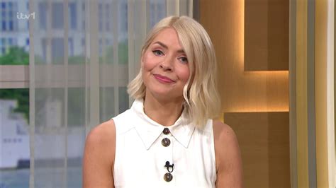 This Morning Fans In Tears As Emotional Holly Willoughby Breaks Silence