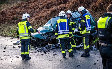 B T Dlicher Verkehrsunfall Zwischen M Hnesee Und Arnsberg