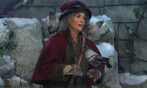 ICYMI Kristen Wiig recreated Pigeon Lady from 'Home Alone 2'