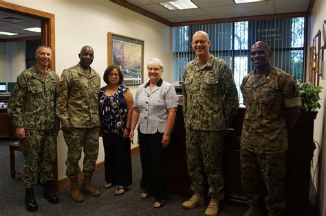 Dla Director Visits Dla Distribution San Joaquin