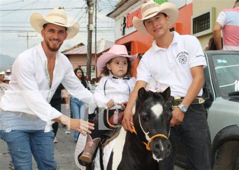 Celebran Espectacular Desfile H Pico Infantil Por Las Principales