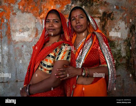 Rajasthani women in Galtaji temple, Rajasthan, Jaipur, India Stock ...