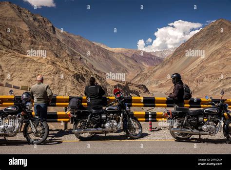 India Jandk Ladakh Sangam Bikers On Kashmir Tour At Confluence Of