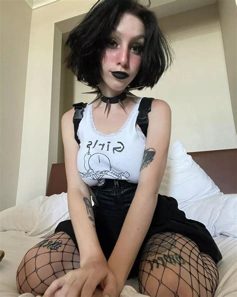 Hi Nudes Gothsluts Nude Pics Org