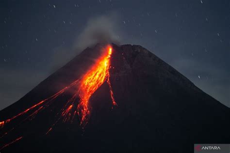 Gunung Merapi Kembali Mengeluarkan Lava Pijar ANTARA News