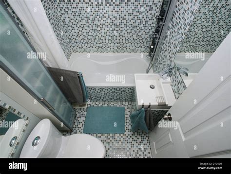 Mosaic tiles bathroom hi-res stock photography and images - Alamy