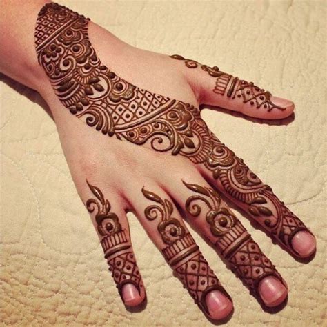 Selected And Beautiful Arabic Mehndi Designs For Back Hands