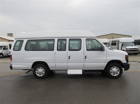 2013 E-250 Ford 11 Passenger Van