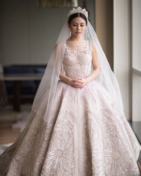 Gaun Pernikahan Dengan Tampilan Klasik Wedding Dresses Dresses Ball